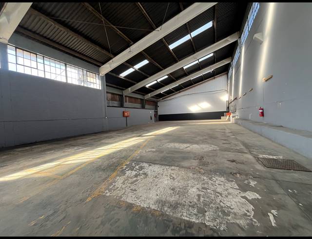 552M² WAREHOUSE TO LET IN EASTLEIGH